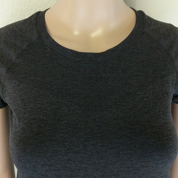 [Zella] Seamless Knit Short Sleeve Workout Shirt - Picture 2 of 7
